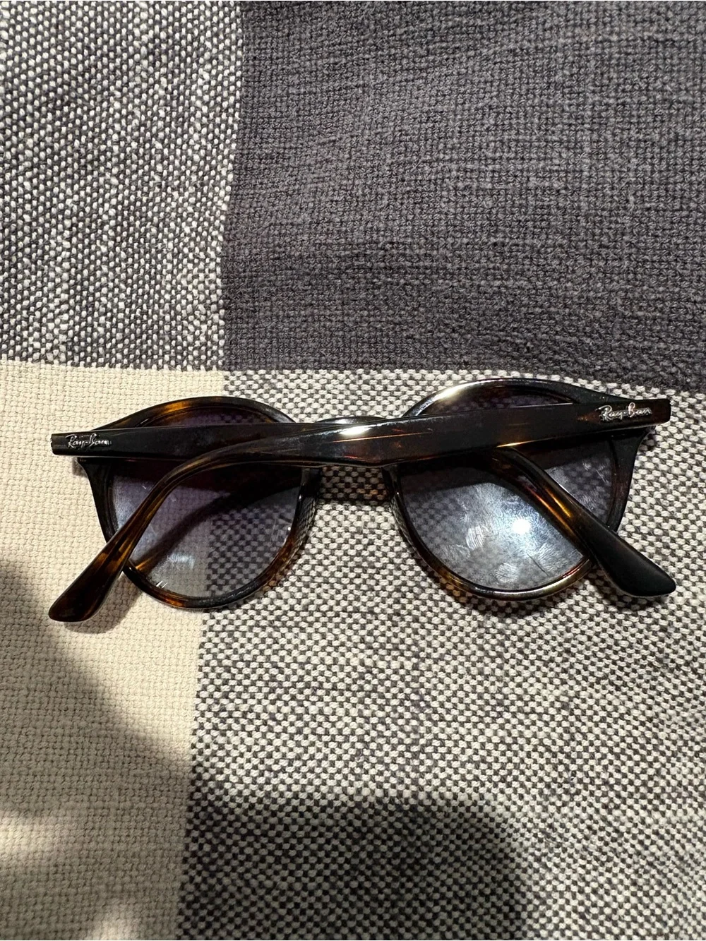 Ray-Ban Round Tortoiseshell Sunglasses with Dark Lenses